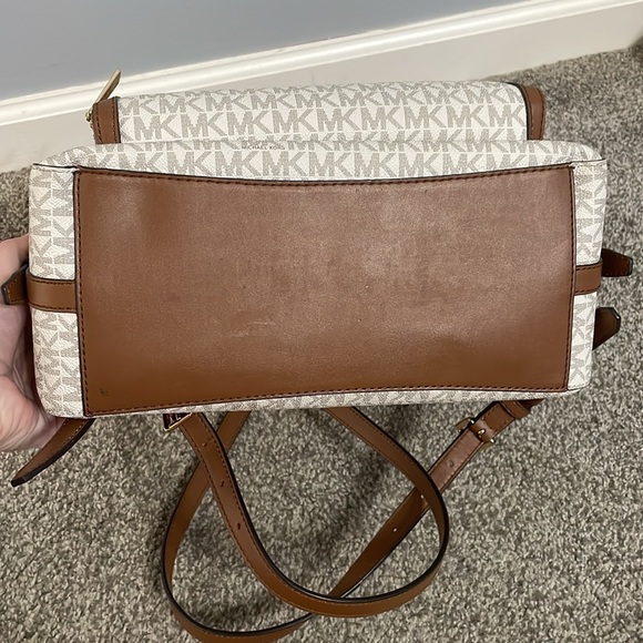 BEAUTIFUL Michael Kors Backpack. Like New!!! - Picture 5 of 10
